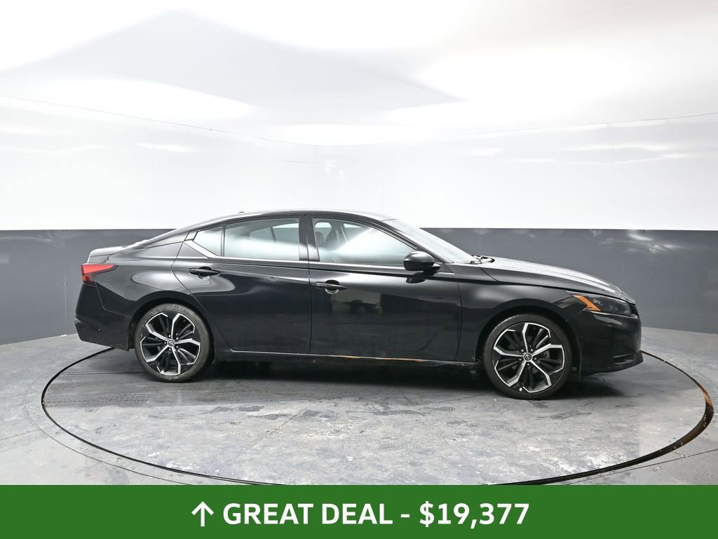 Used 2024 Nissan Altima 2.5 SR image 2