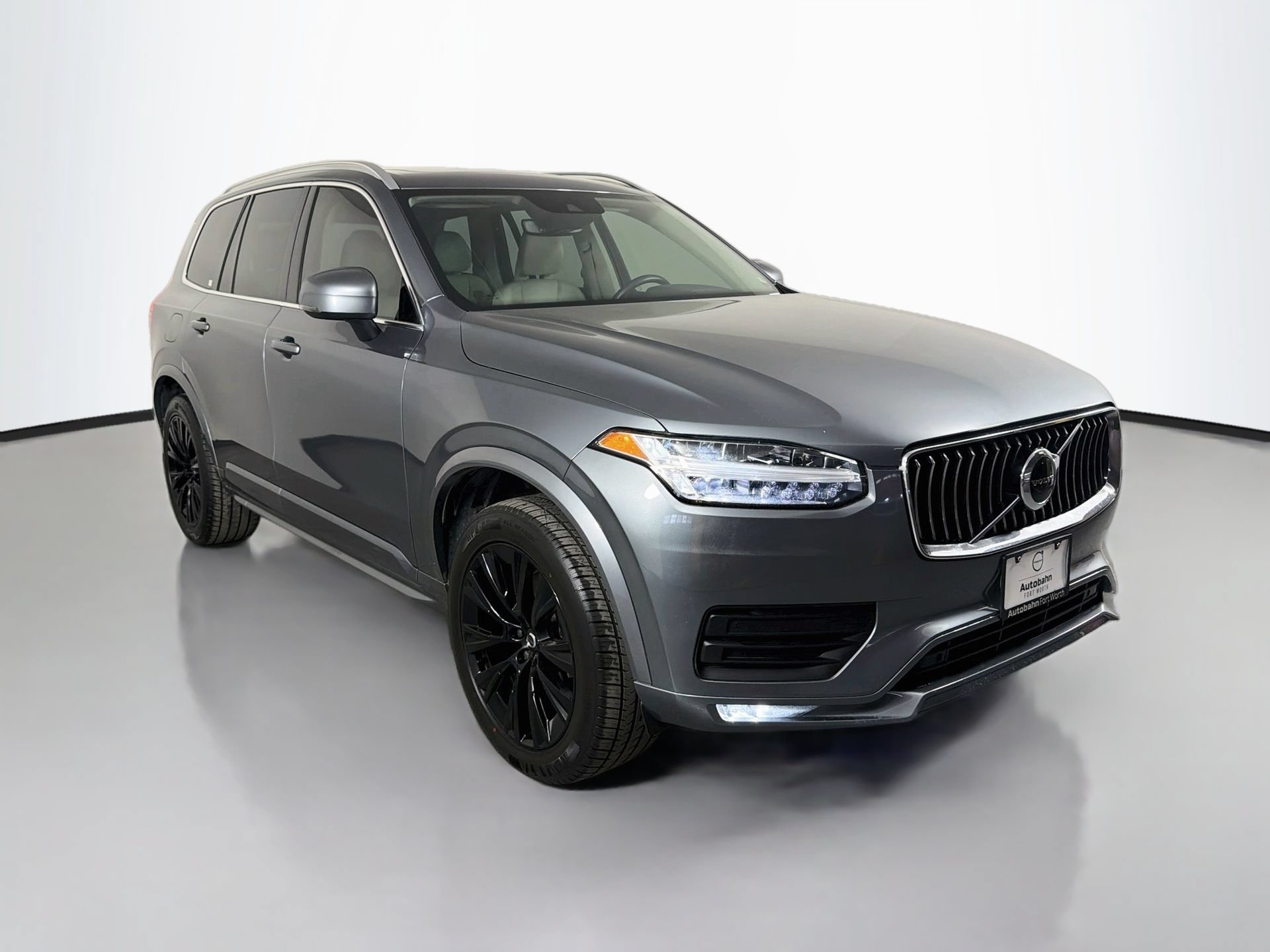 Used 2020 Volvo XC90 T5 Momentum w/ Protection Package Premier AWD/4WD image 3