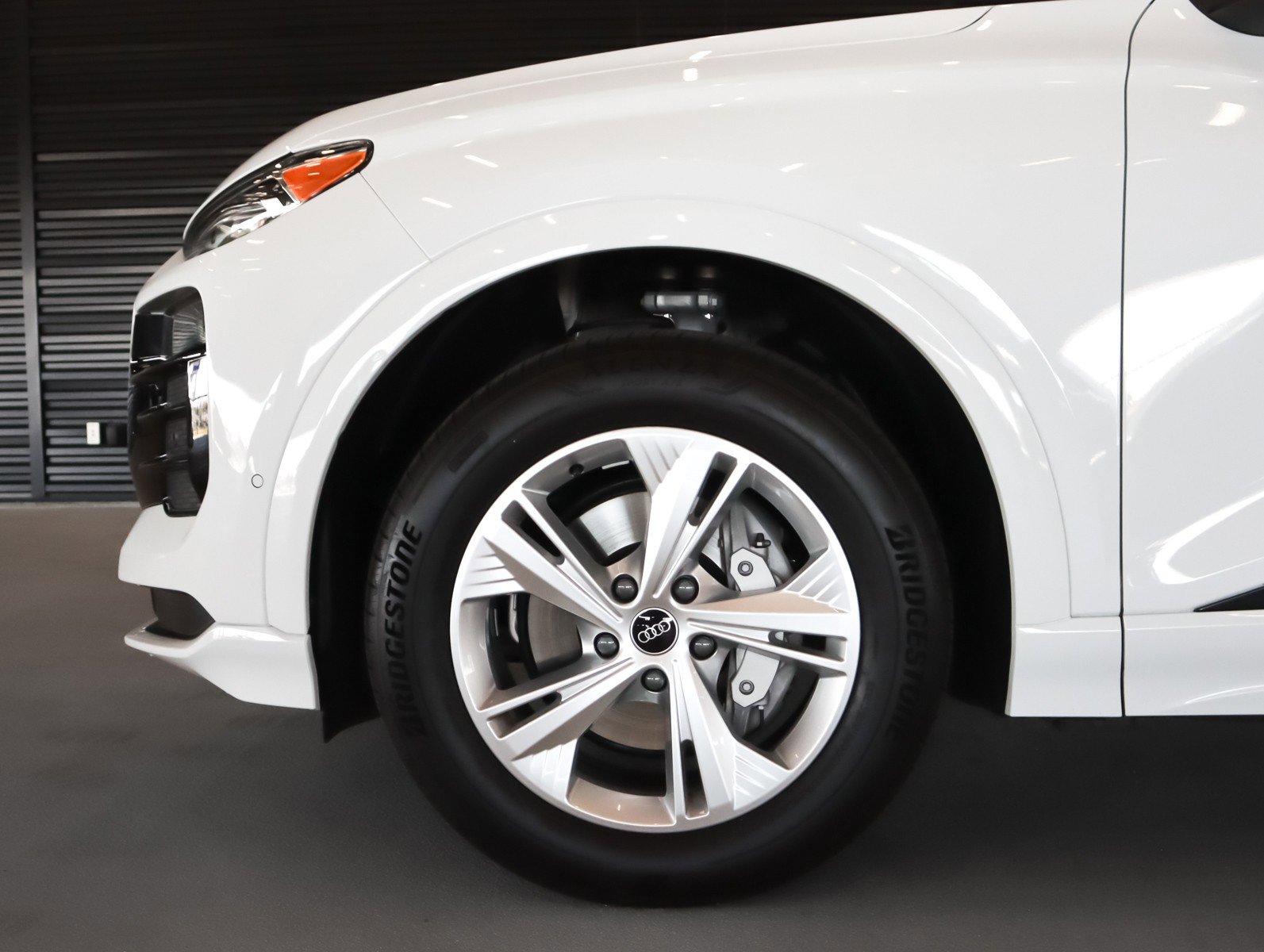 Certified 2025 Audi Q6 e-tron Premium w/ Convenience Package image 4