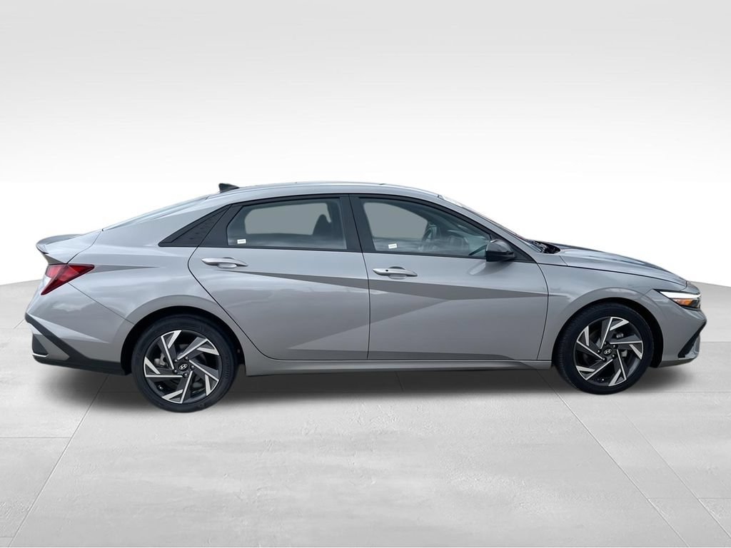 Used 2025 Hyundai Elantra Sport w/ Cargo Package FWD image 9