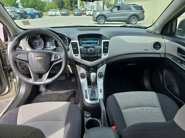 Used 2014 Chevrolet Cruze LS image 24