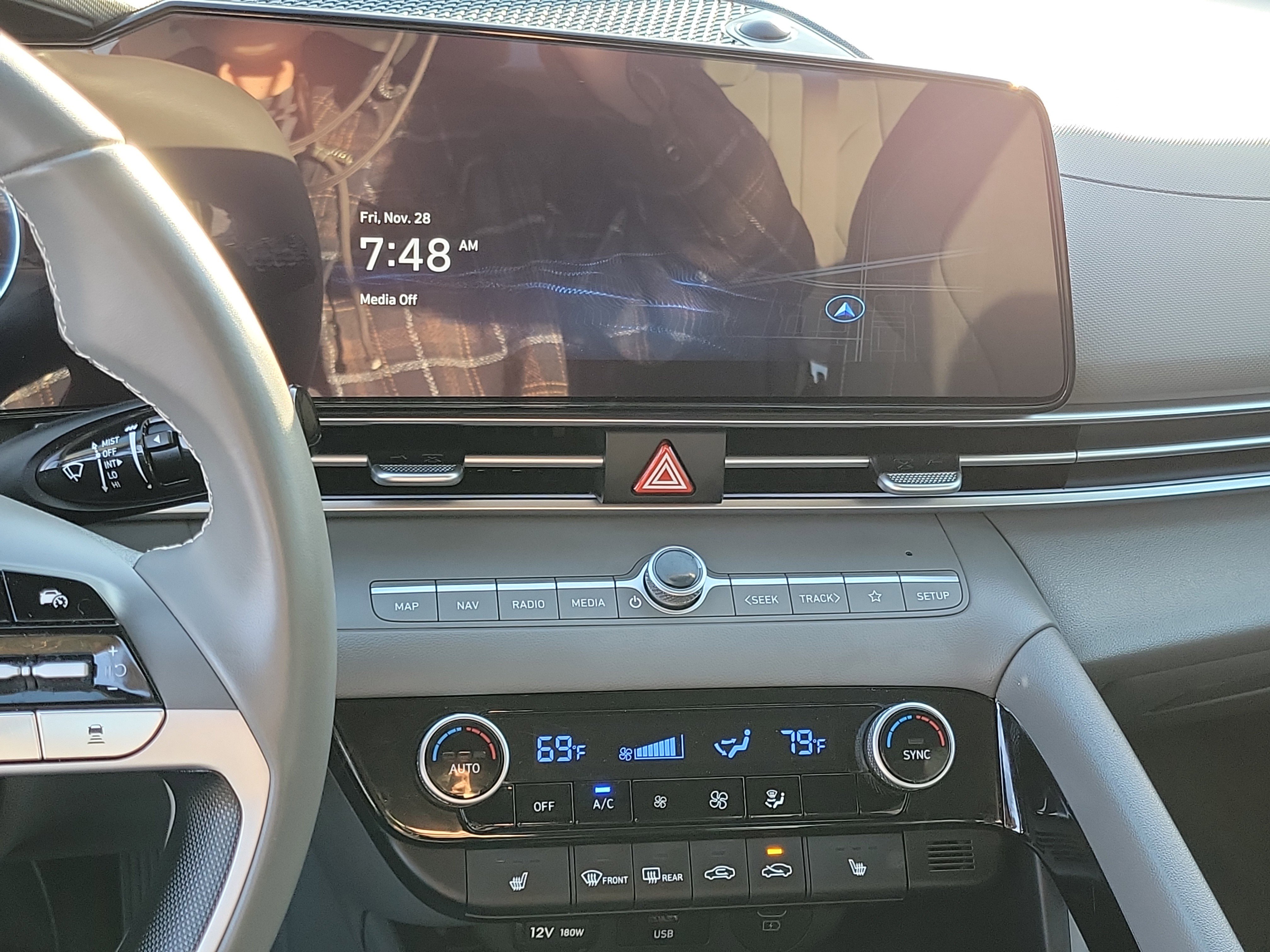 Certified 2025 Hyundai Elantra SEL image 11