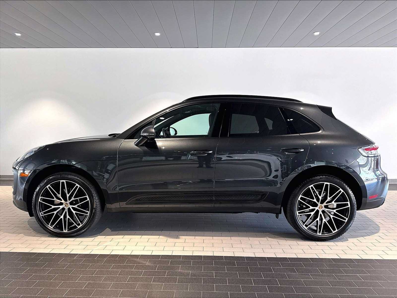 Used 2026 Porsche Macan AWD/4WD image 2