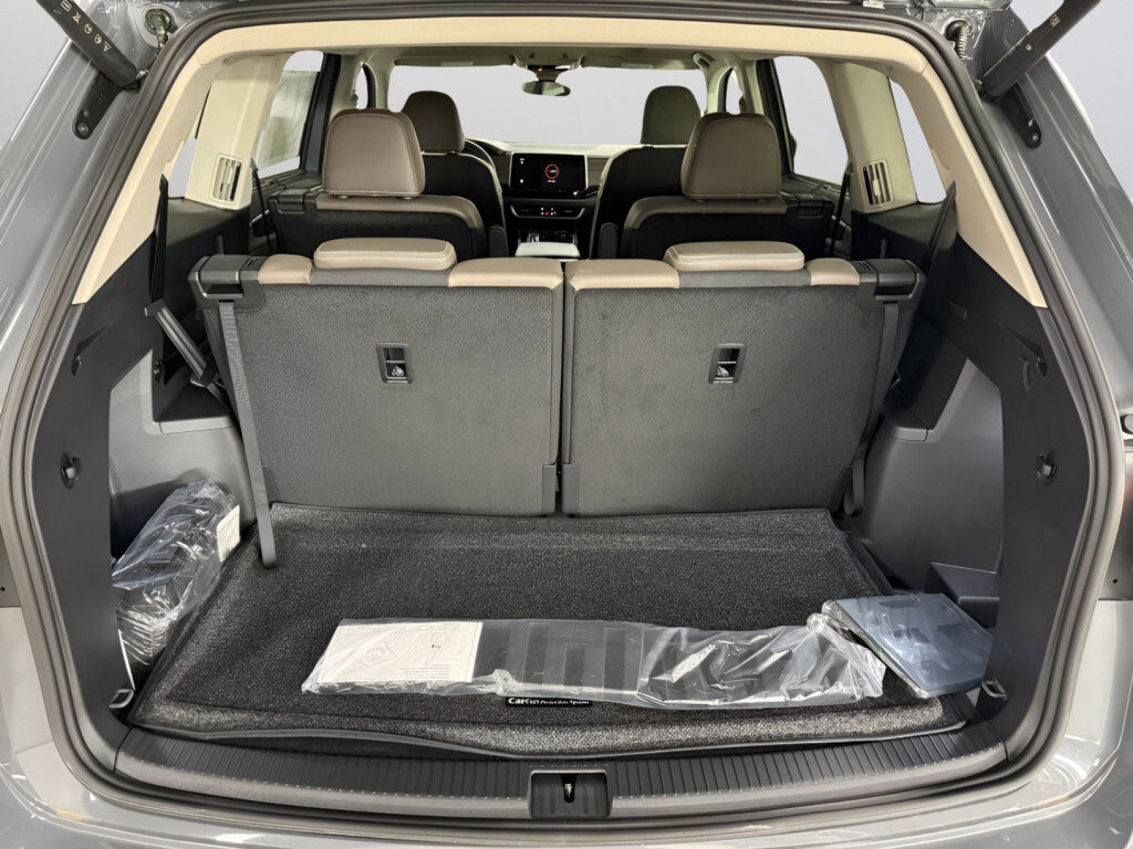New 2025 Volkswagen Atlas SEL image 9