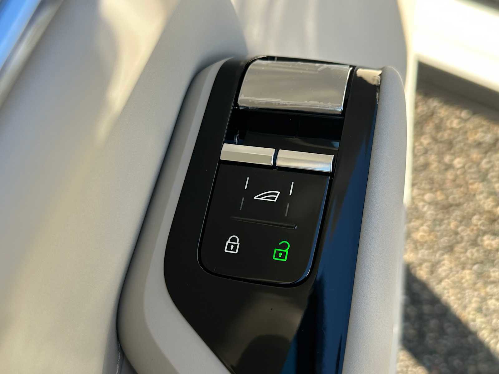 New 2025 Volvo EX90 Plus w/ Protection Package Premier image 22