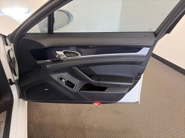 Used 2015 Porsche Panamera 4S image 35