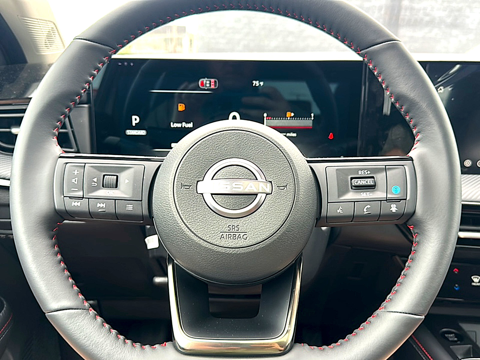 New 2026 Nissan Kicks SR w/ SR Premium Package FWD image 18