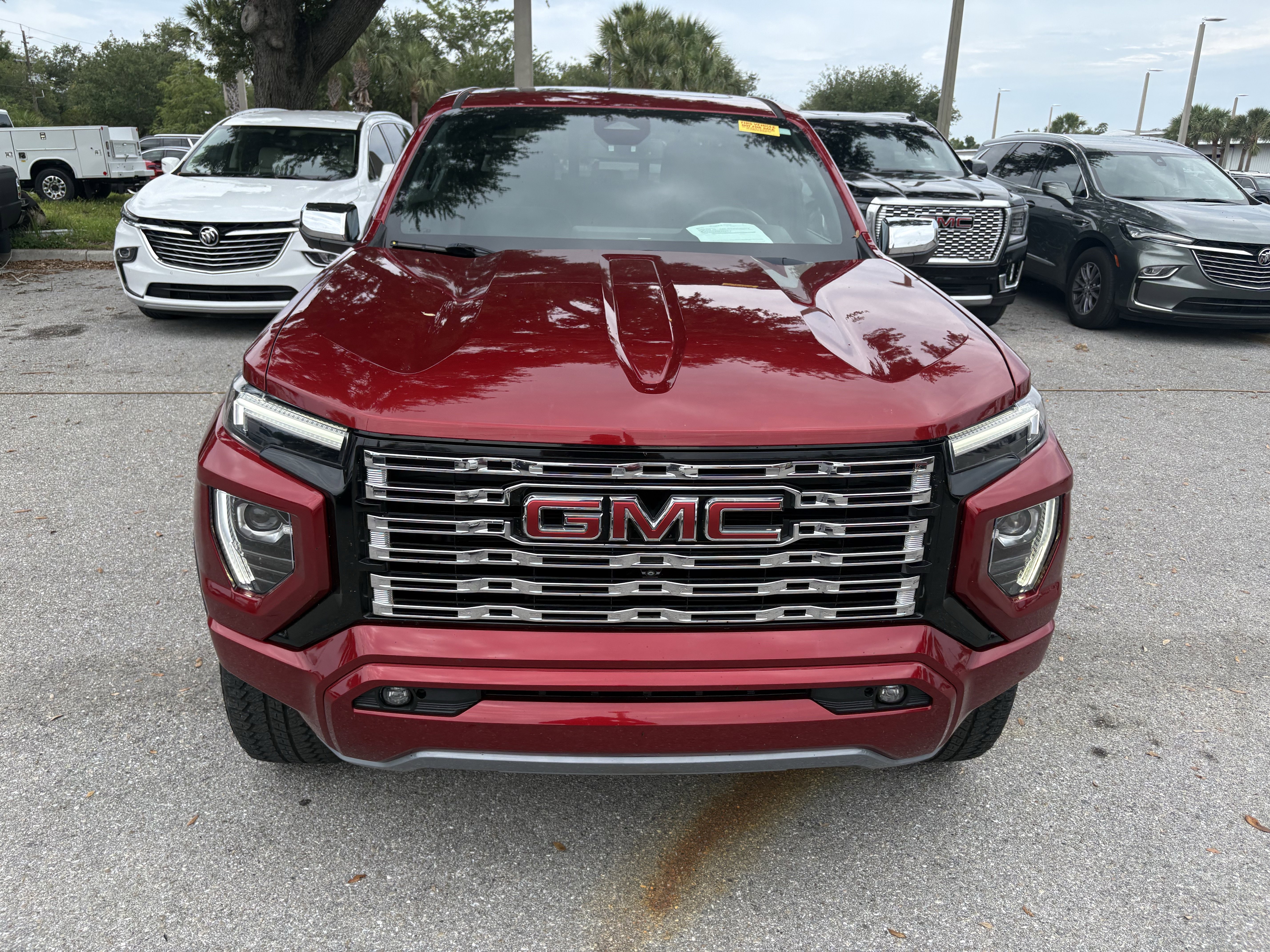 Used 2023 GMC Canyon Denali AWD/4WD image 2
