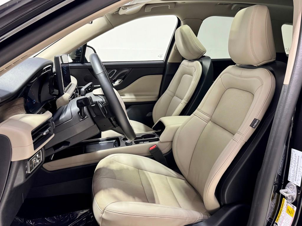 Used 2025 Lincoln Corsair Grand Touring image 10