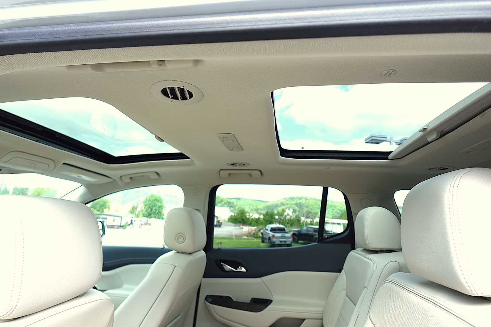 Used 2023 GMC Acadia Denali w/ Denali Ultimate Package AWD/4WD image 28