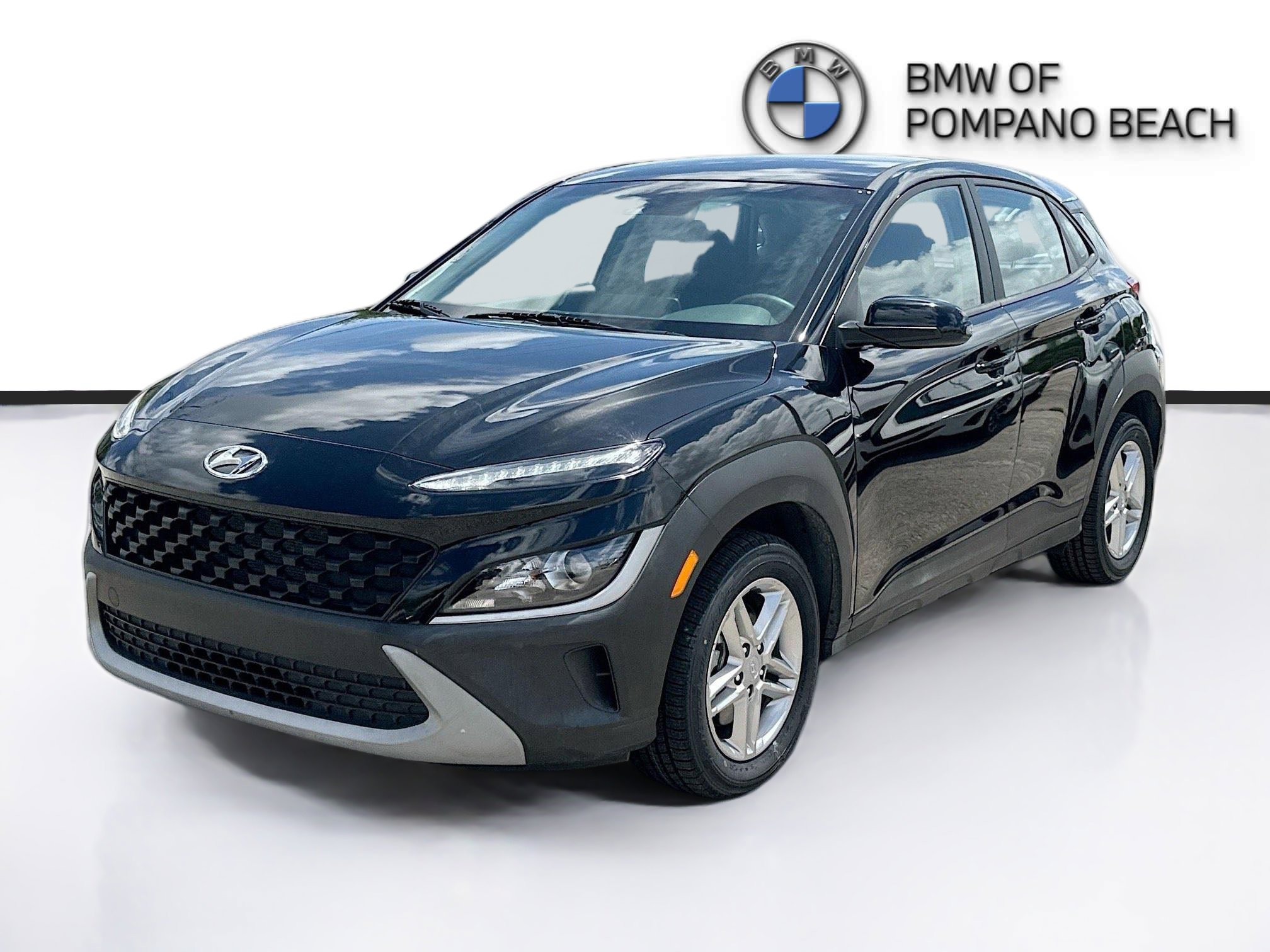 Used 2023 Hyundai Kona SE image 3