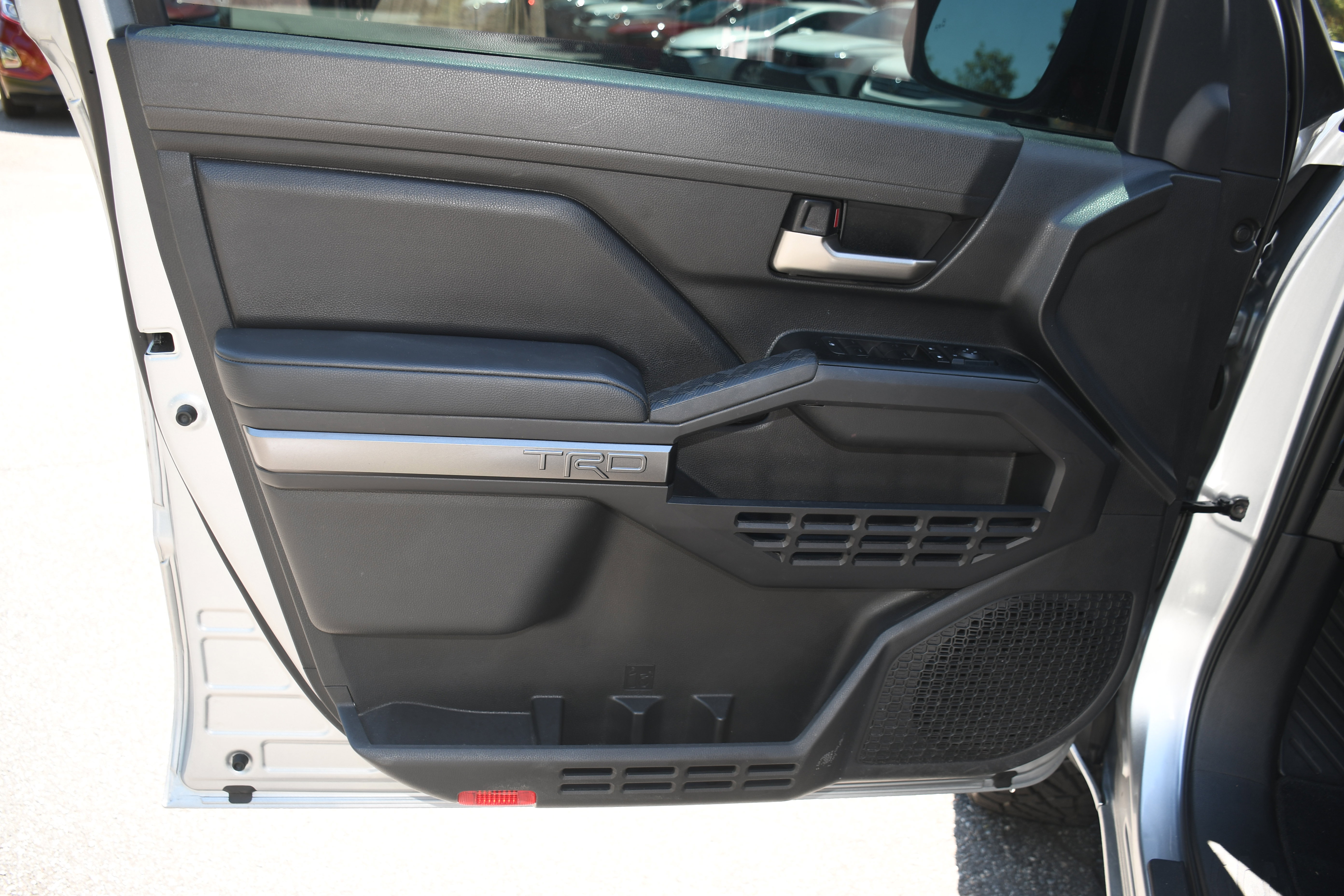 Used 2025 Toyota Tacoma TRD Sport AWD/4WD image 9