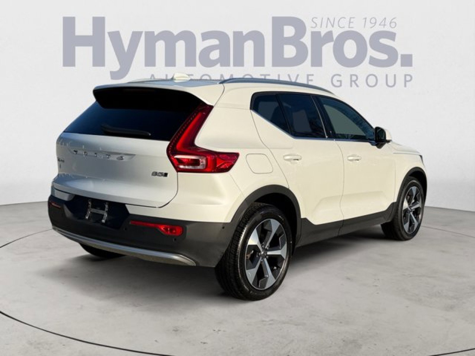 Used 2025 Volvo XC40 B5 Plus image 3
