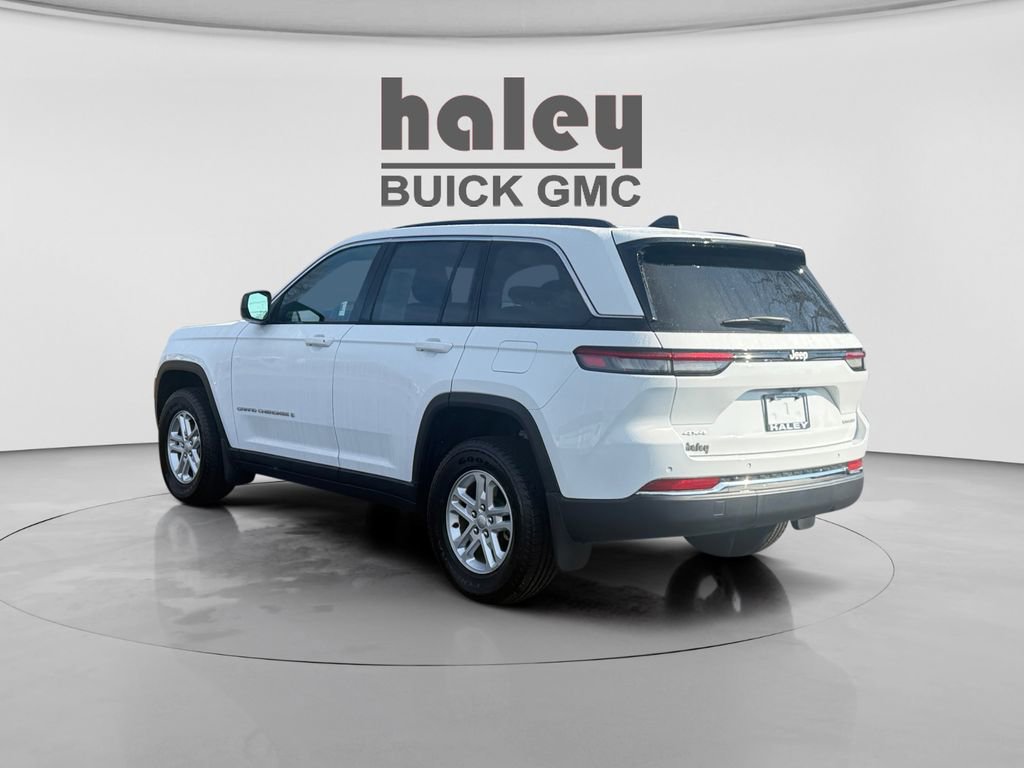 Used 2025 Jeep Grand Cherokee Laredo w/ Luxury Tech Group I image 3