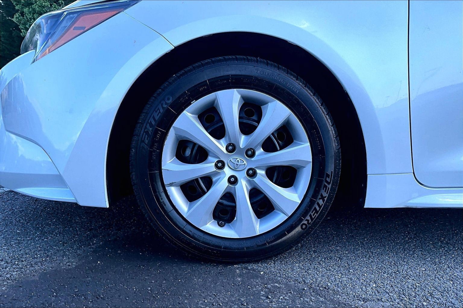 Used 2023 Toyota Corolla LE FWD image 9