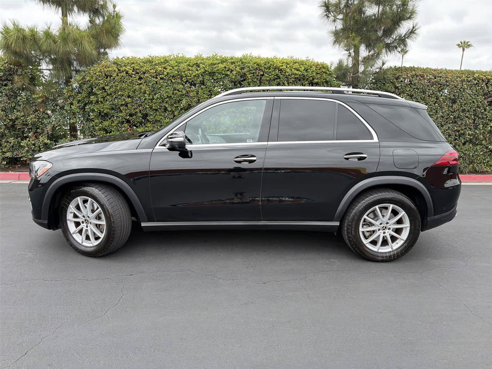 Used 2024 Mercedes-Benz GLE 450e 4MATIC image 3