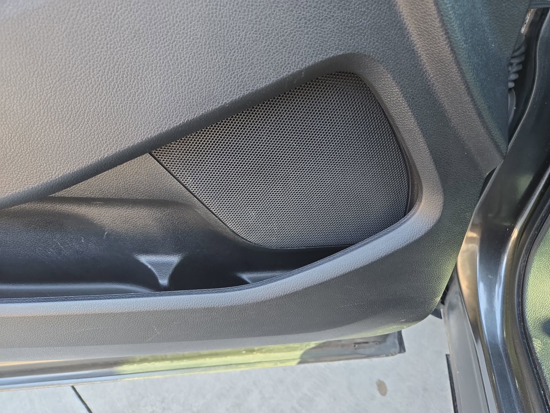 Used 2018 Ford Explorer Limited image 28