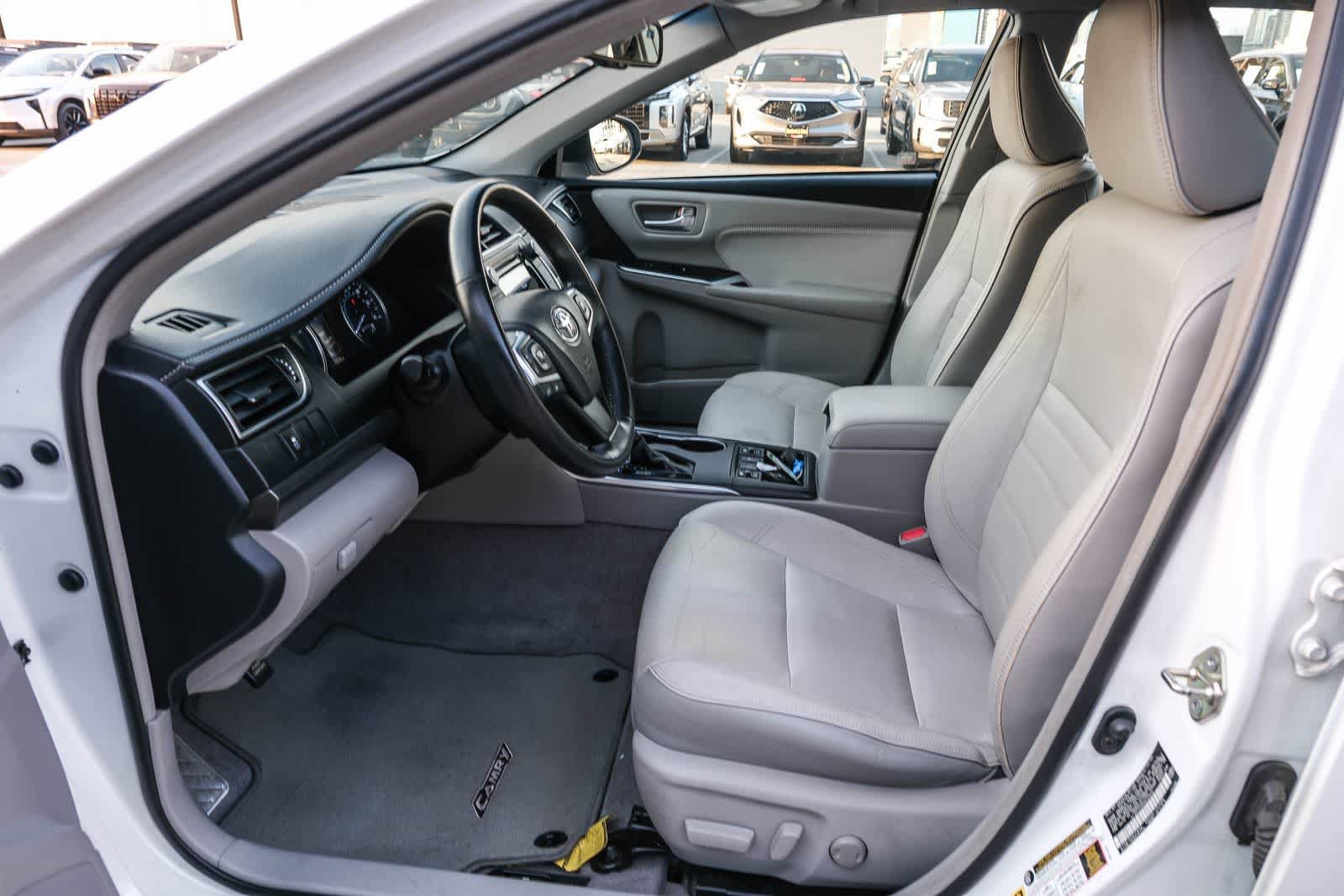 Used 2017 Toyota Camry XLE w/ Moonroof Package FWD image 20