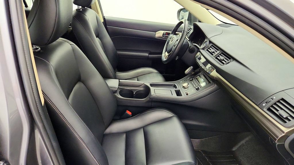 Used 2016 Lexus CT 200h w/ Seat Comfort Package FWD image 23