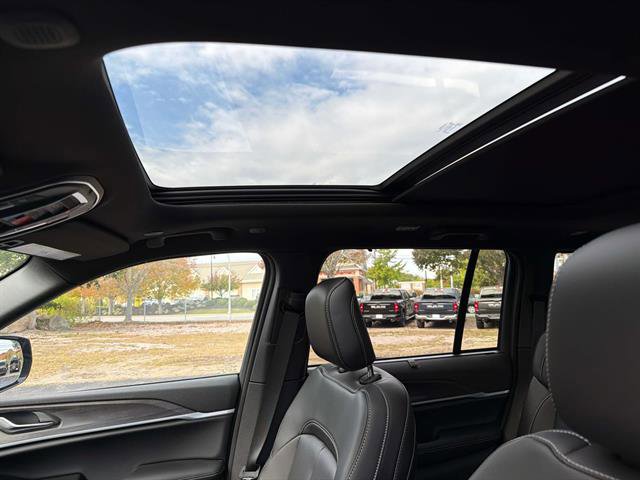 New 2025 Jeep Grand Cherokee Limited image 8