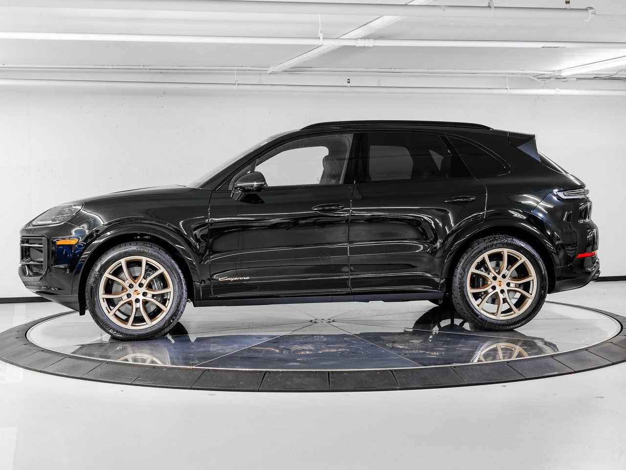 Certified 2026 Porsche Cayenne AWD/4WD image 2