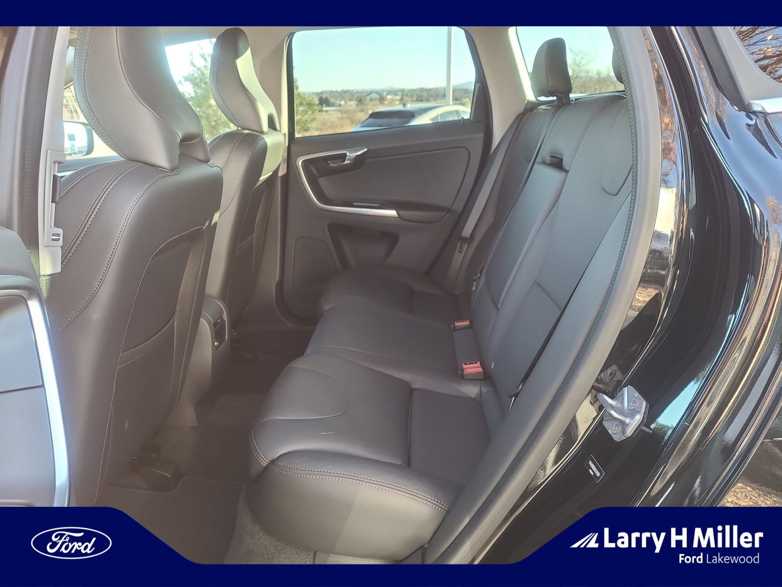 Used 2017 Volvo XC60 T5 Dynamic w/ Preferred Option Package image 17