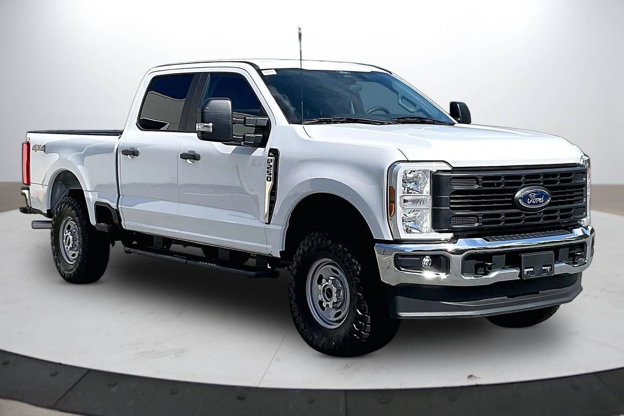 Used 2024 Ford F250 XL w/ XL Chrome Package AWD/4WD image 2