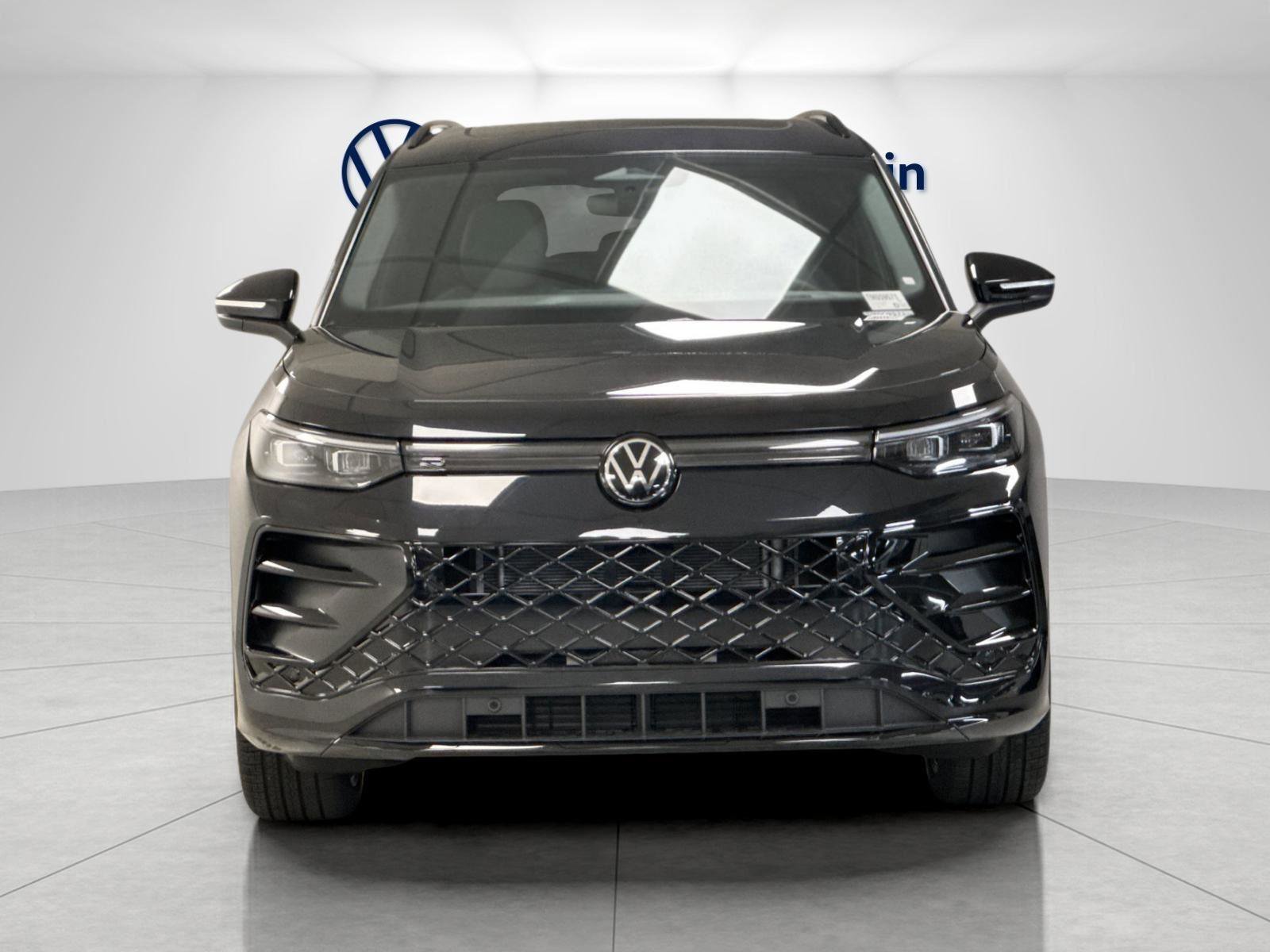 New 2026 Volkswagen Tiguan SE R-Line image 8