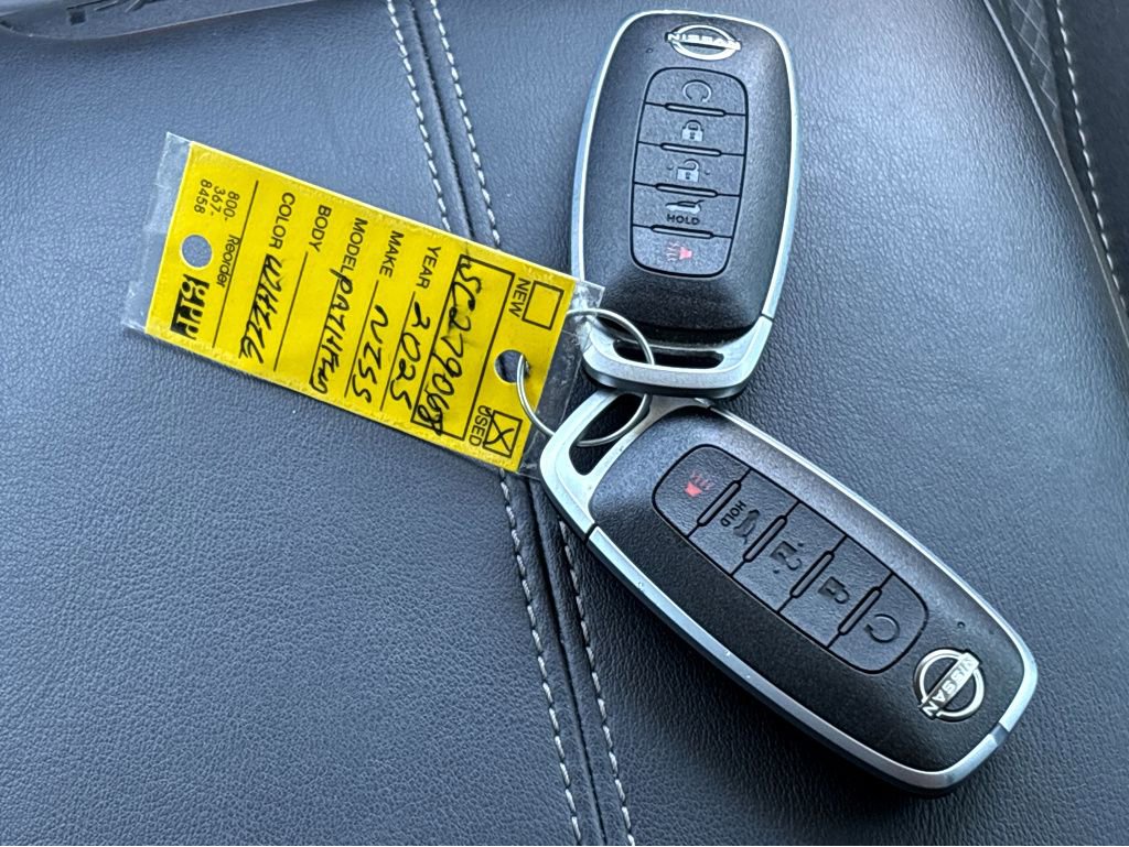 Used 2025 Nissan Pathfinder SV FWD image 25
