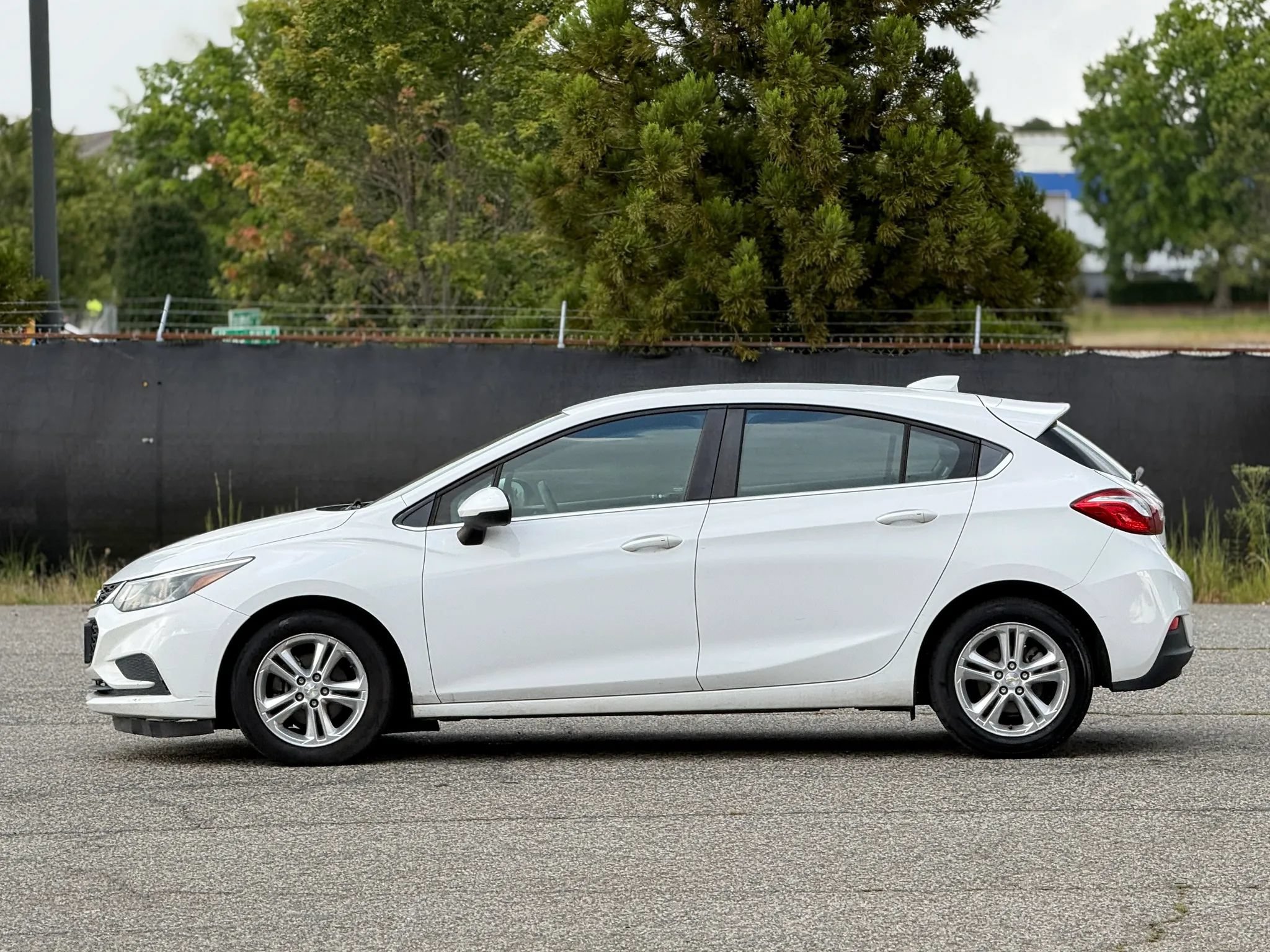 Used 2018 Chevrolet Cruze LT w/ Convenience Package FWD image 8