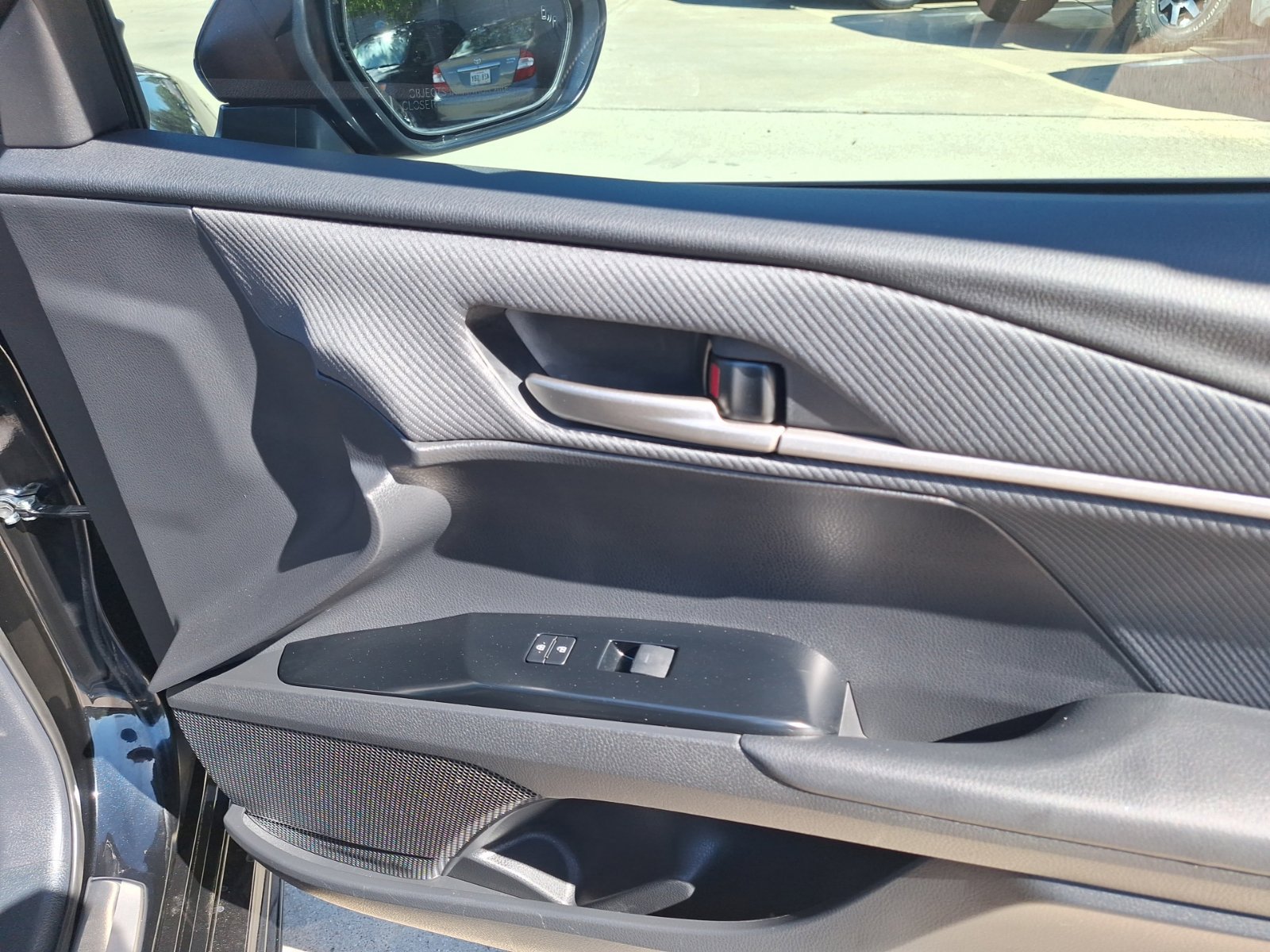 Used 2025 Toyota Camry SE w/ Convenience Package FWD image 33