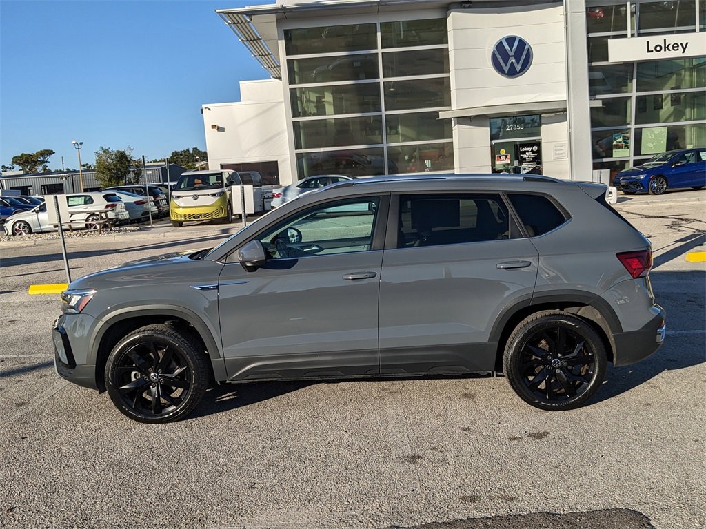 Certified 2023 Volkswagen Taos SE w/ Black Wheel Package image 5
