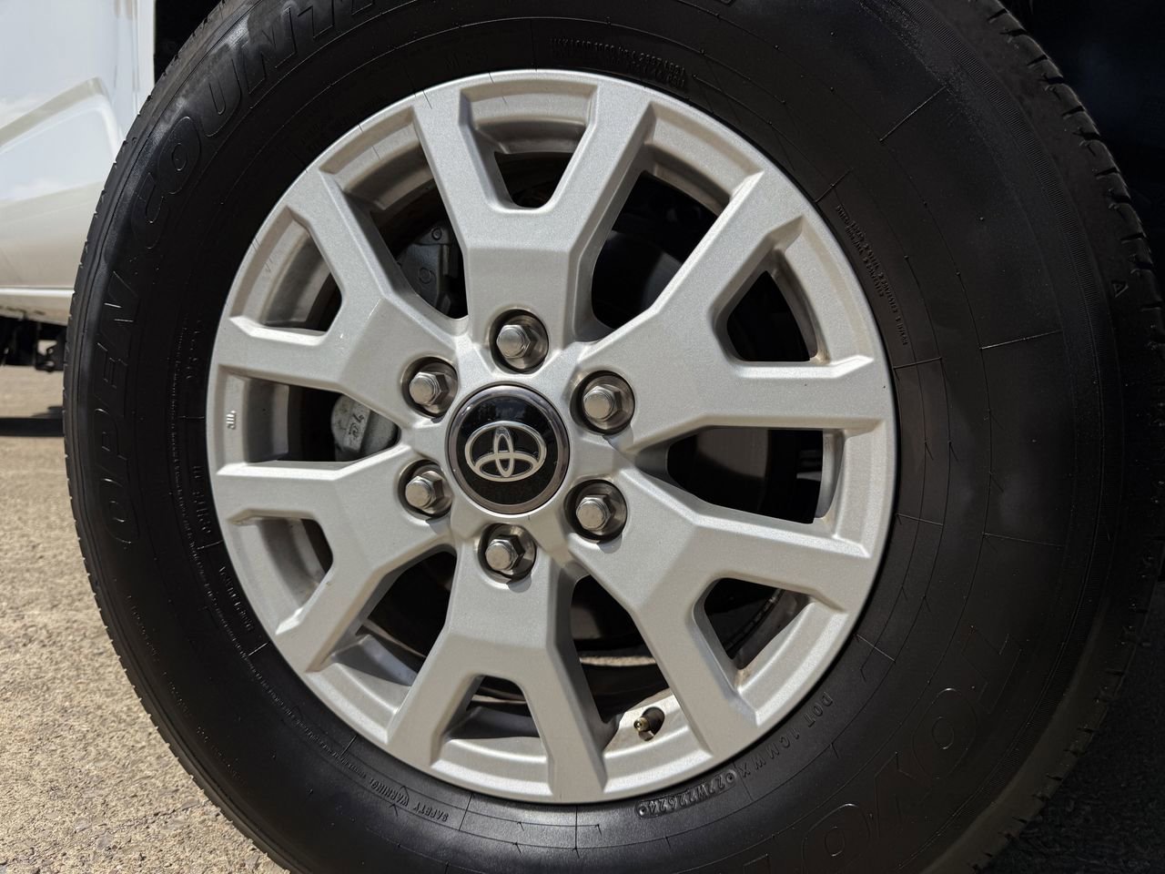 Used 2025 Toyota Tacoma SR image 9