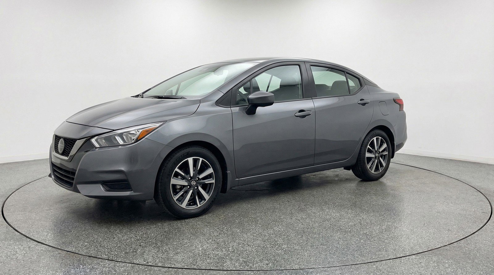 Used 2025 Nissan Versa SV image 3