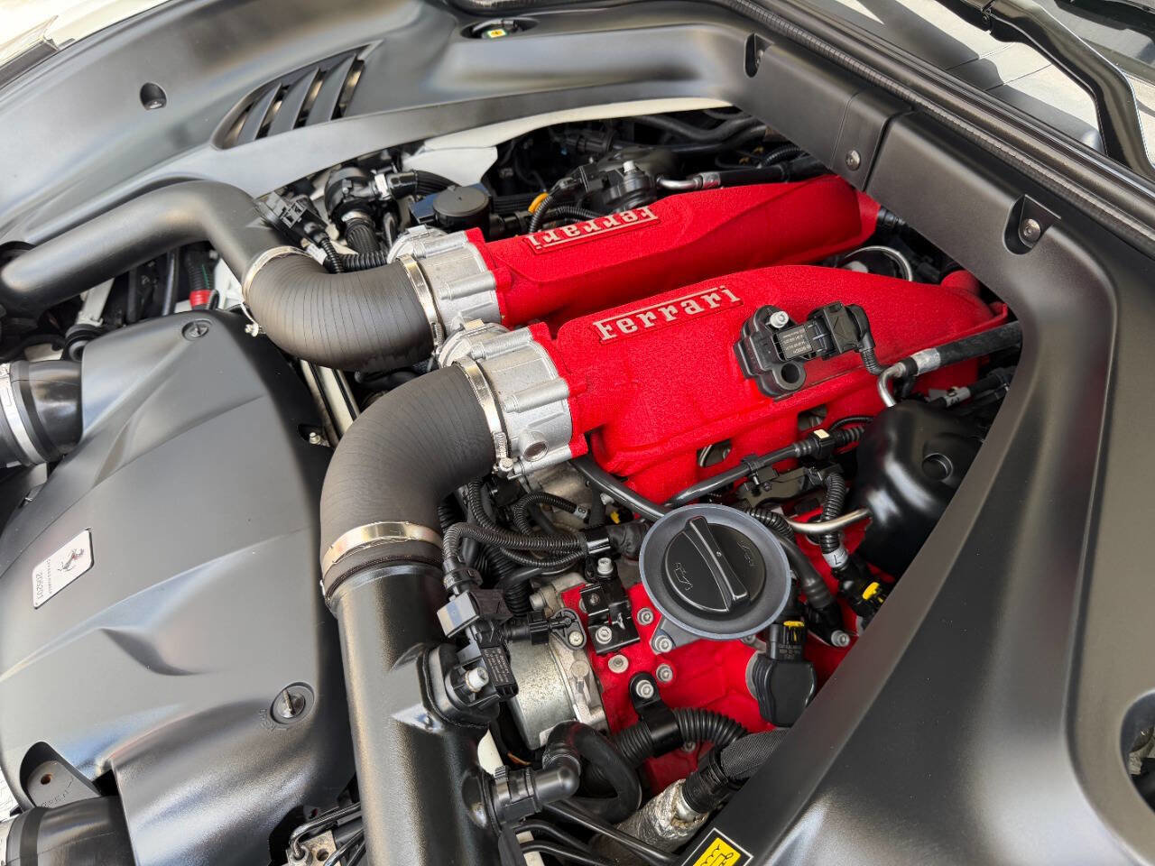 Used 2015 Ferrari California T RWD image 31