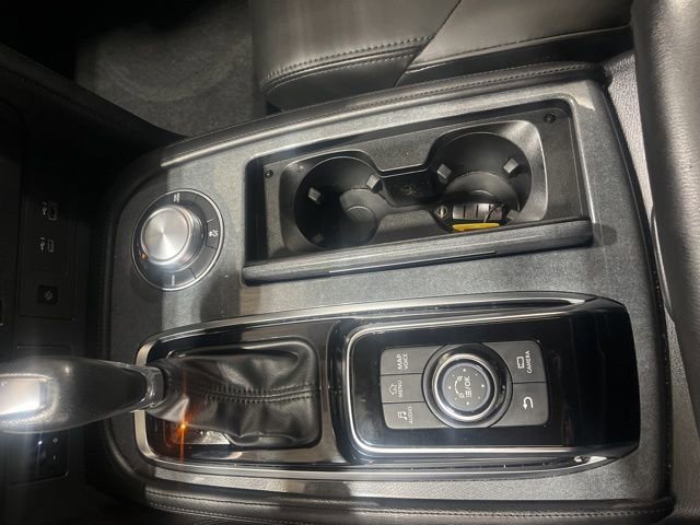 Used 2021 Nissan Armada SV w/ SV Appearance Package image 17