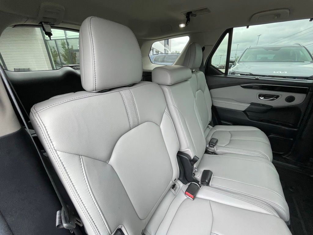Used 2025 Honda Pilot EX-L image 28