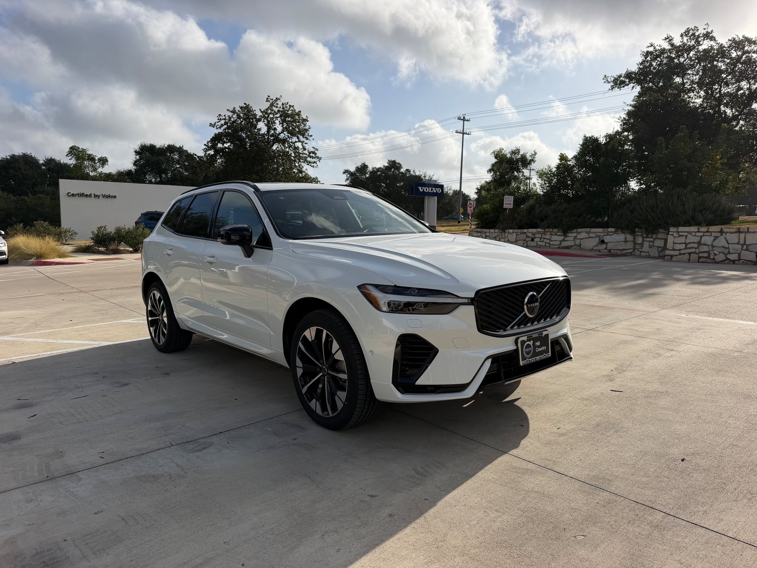 Certified 2026 Volvo XC60 T8 Plus AWD/4WD image 7