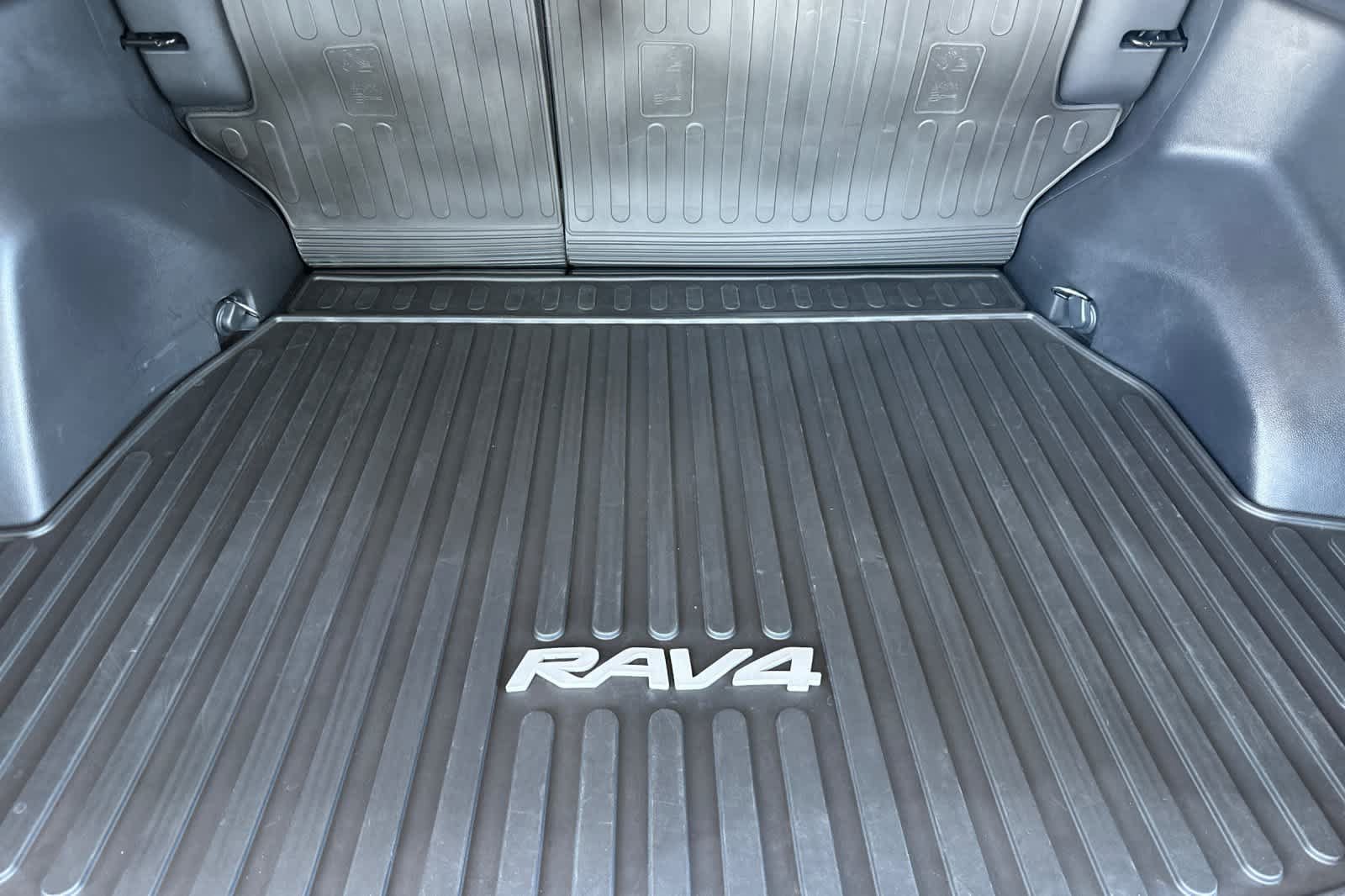 Used 2024 Toyota RAV4 XLE AWD/4WD image 16