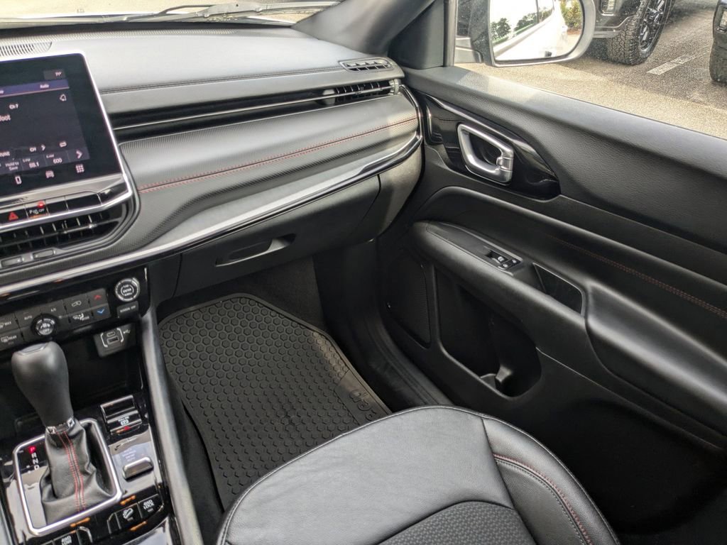 Used 2024 Jeep Compass Trailhawk image 17