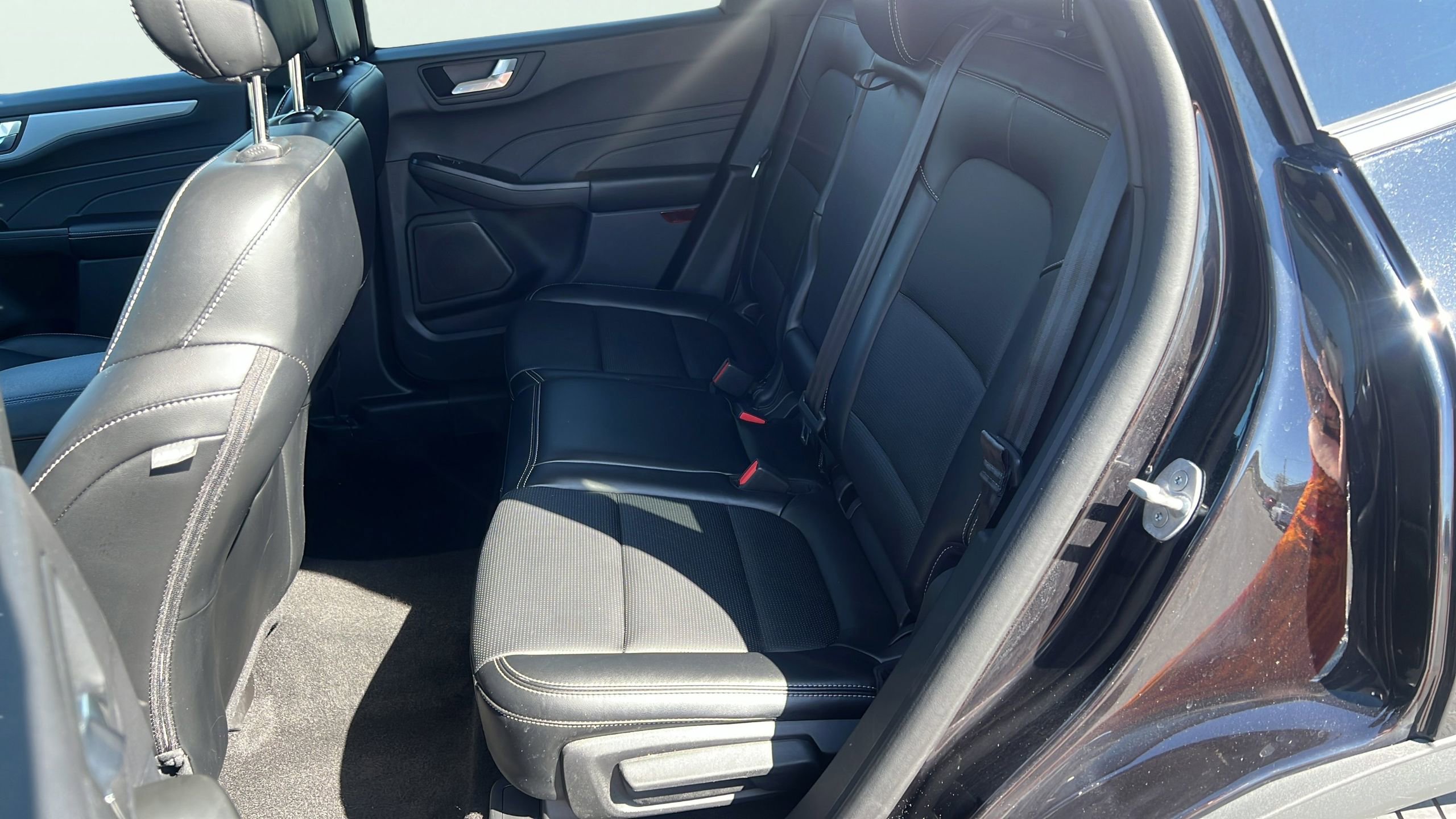 Used 2025 Ford Escape Platinum AWD/4WD image 12