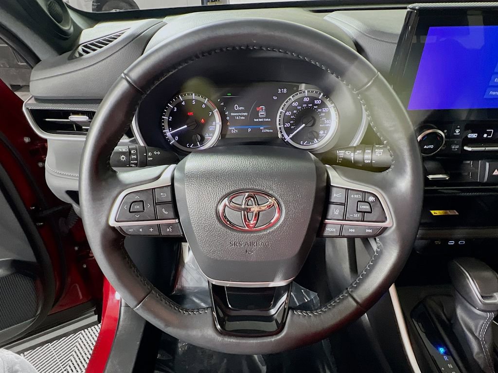 Certified 2023 Toyota Highlander XSE AWD/4WD image 11