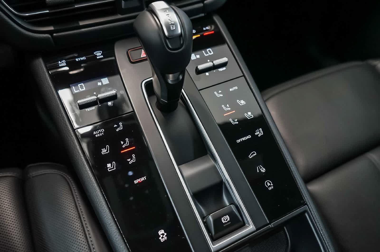Certified 2026 Porsche Macan AWD/4WD image 25