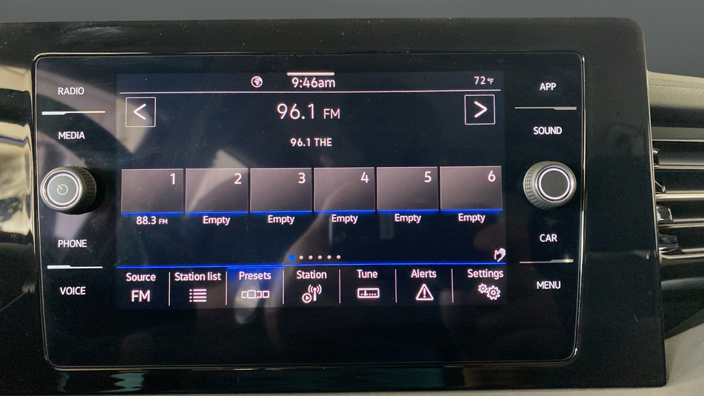 Used 2025 Volkswagen Jetta SE FWD image 14
