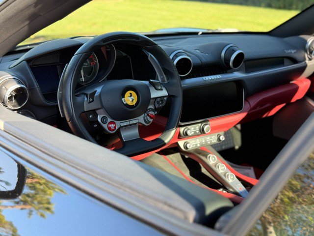 Used 2019 Ferrari Portofino RWD image 17
