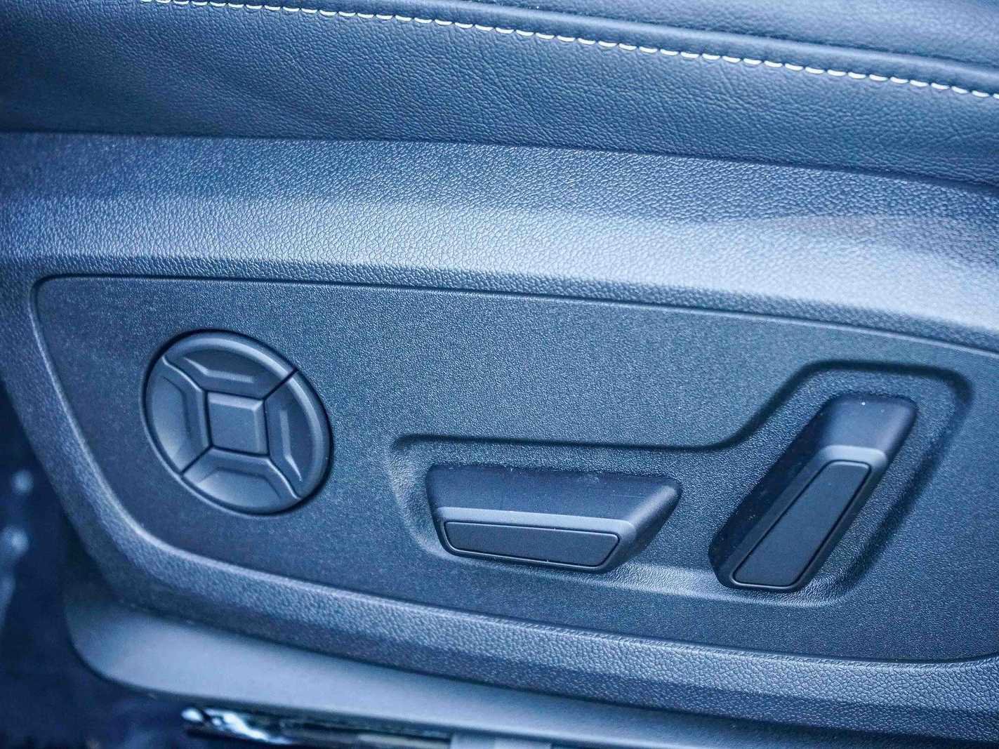 Used 2025 Audi Q4 e-tron Premium w/ Convenience Package image 20