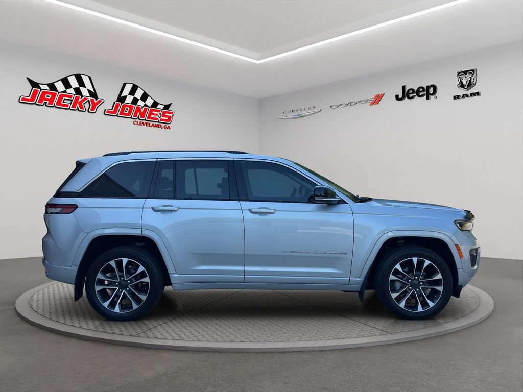 Used 2022 Jeep Grand Cherokee Overland RWD image 11