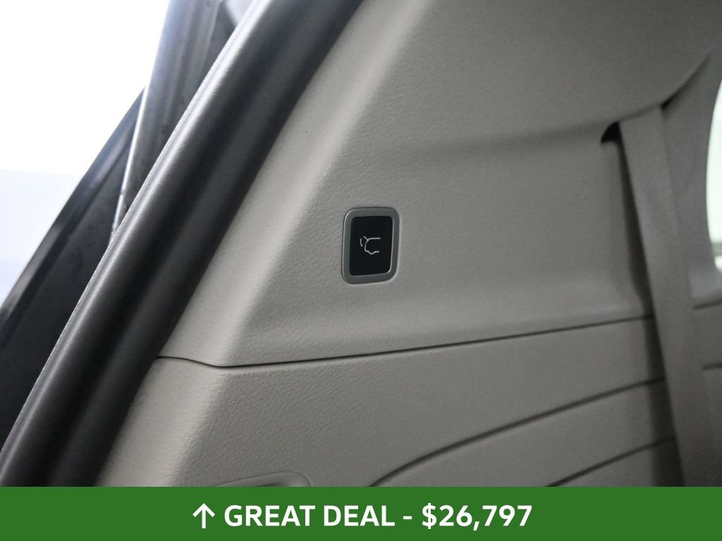 Used 2024 Chrysler Pacifica Select image 28