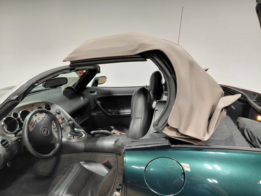 Used 2007 Pontiac Solstice Convertible w/ Premium Package RWD image 13