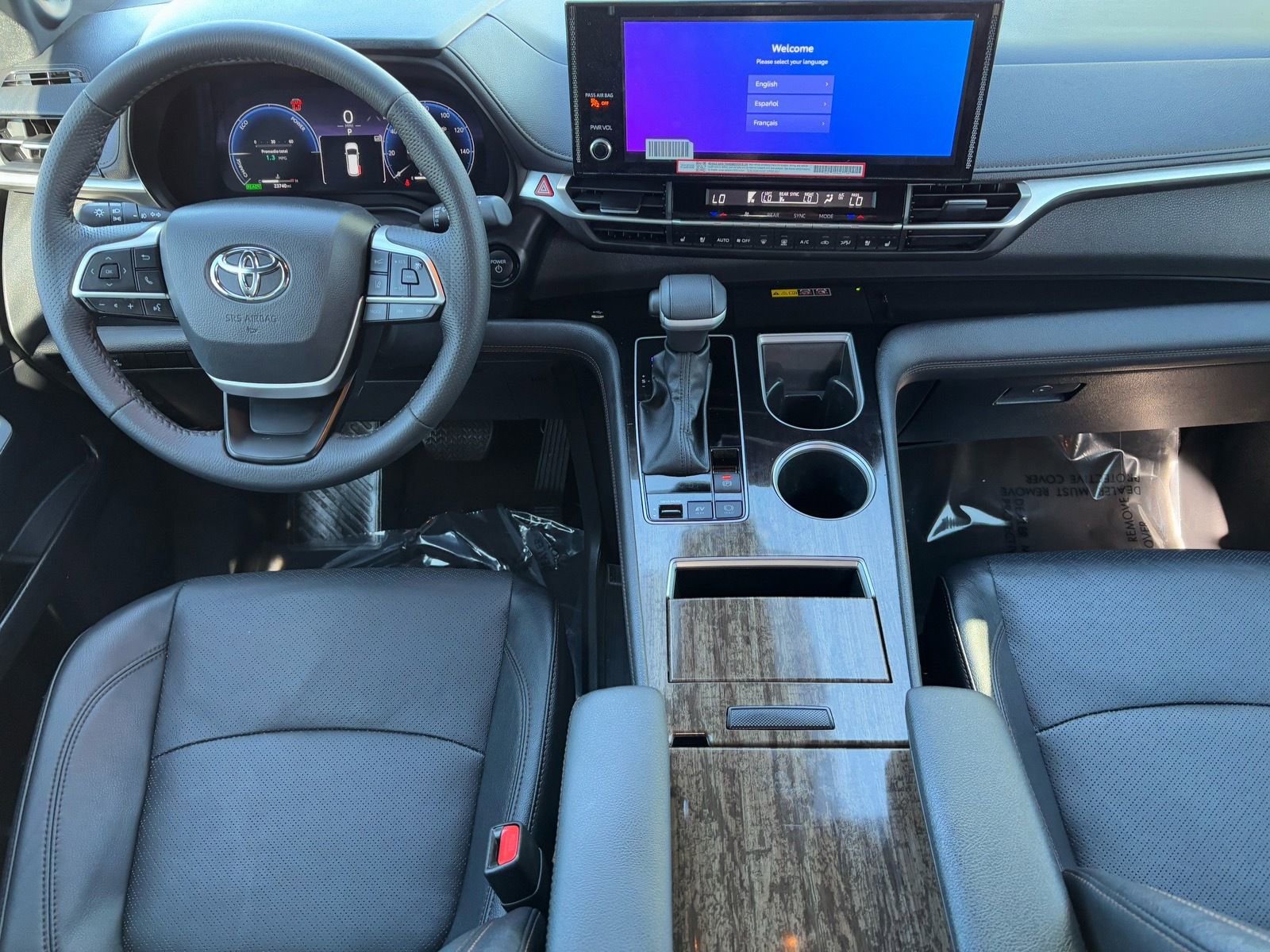 Used 2025 Toyota Sienna Limited image 14